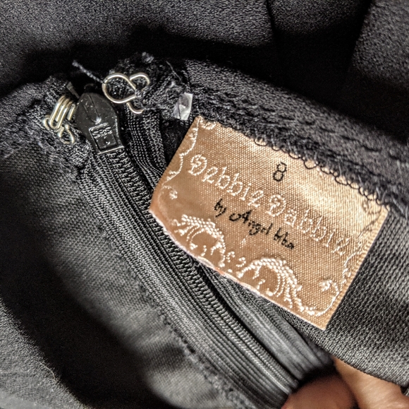 Debbie Dabbie Embroidered Romper - Picture 5 of 5